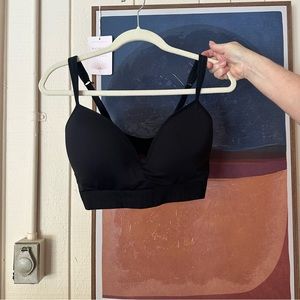 GREAT ATHLETA BLACK PULL OVER PADDED SEWN IN CUPS SPORTS BRA WOW L